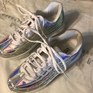 WOMEN'S ONE OF A KIND SNEAKER
